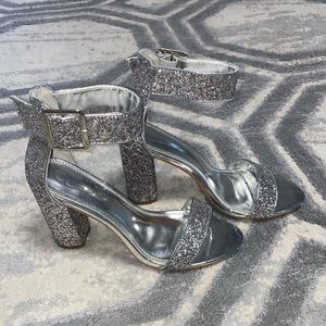 Shoe land silver heels